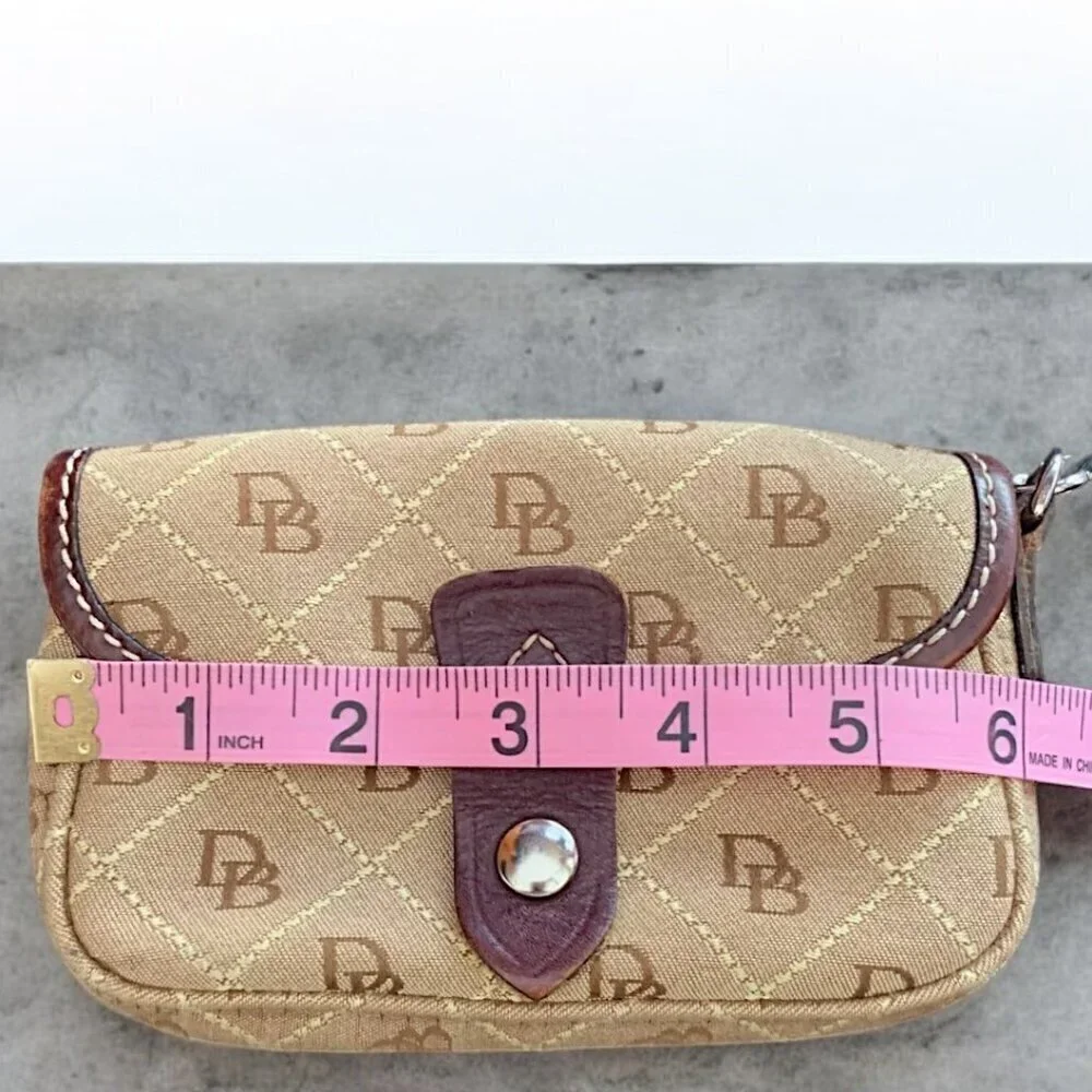 Dooney & Bourke Brown Wristlet Clutch Wallet Leather Wrist Strap Signature Logo